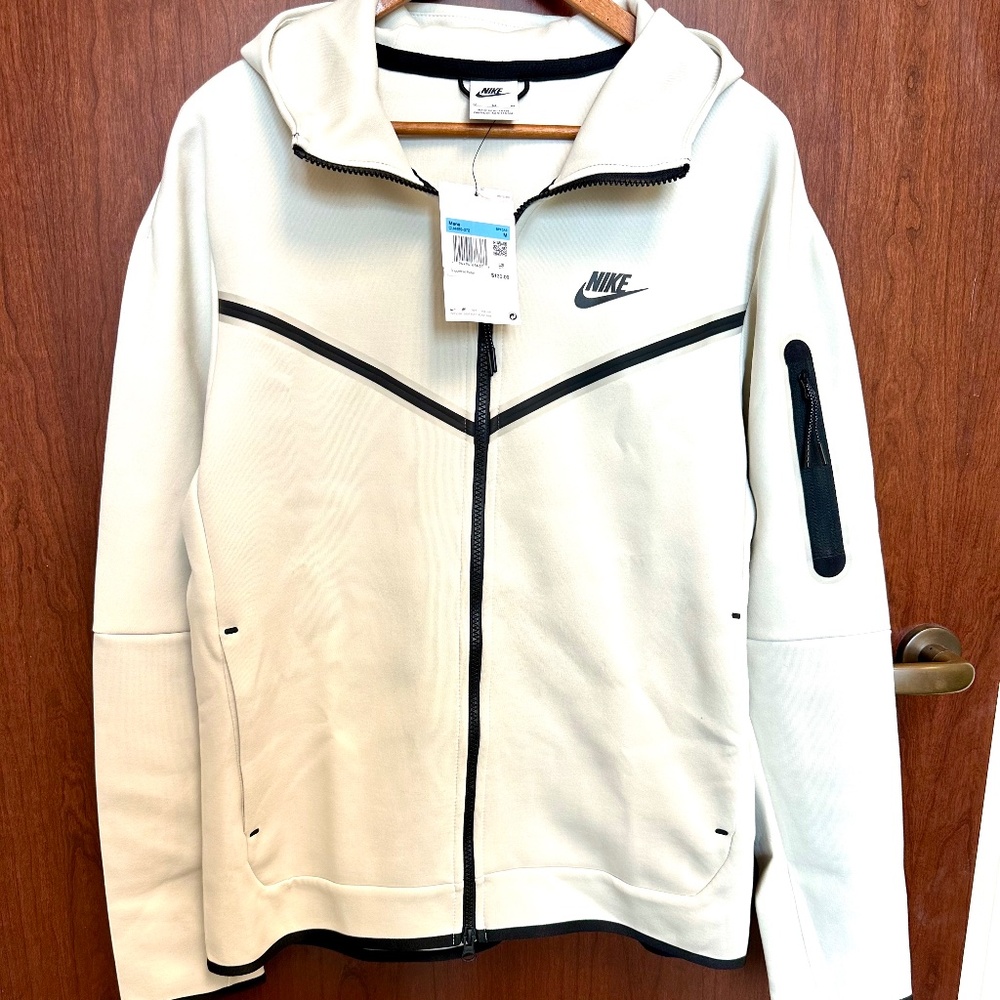 NWT - Nike Sportswear Tech Fleece Hoodie - Rare Color - Size Medium